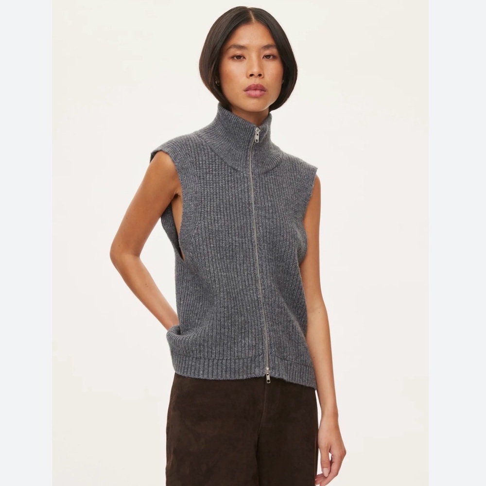 Sleeveless Funnel Neck Ribbed Sweater Vest - Gray